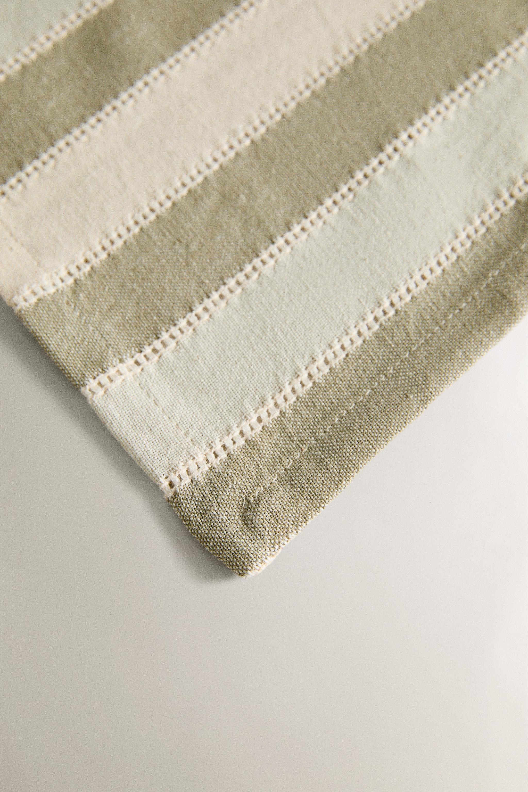 LOT DE SERVIETTES DE TABLE RAYURES ET DENTELLES (LOT DE 2)